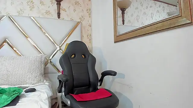 Snapshot of MalorySweet chatting on 02-15-26, 02:25 MalorySweet online show from 02-15-26, 02:25