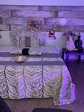 Alisha-Bond online show from 12-08-24, 01:35