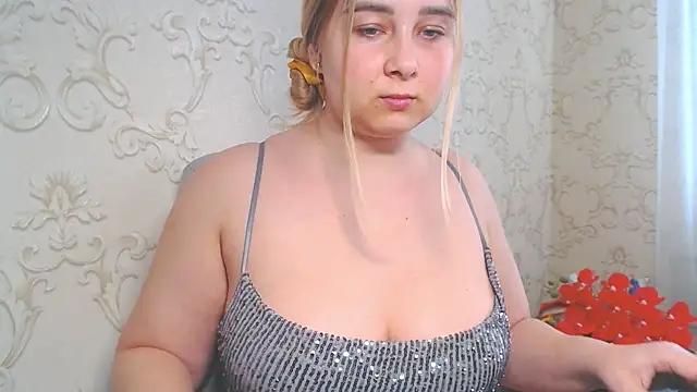 Snapshot of DolphinDreams chatting on 06-14-26, 11:23 DolphinDreams online show from 06-14-26, 11:23