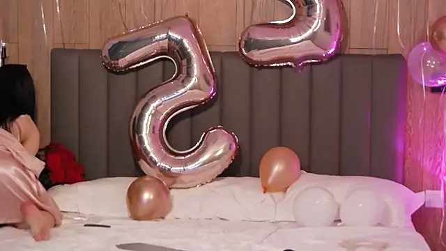 Snapshot of AllisonSky chatting on 02-07-25, 01:43 AllisonSky online show from 02-07-25, 01:43