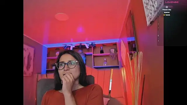 Lucy Williiams online show from 10-20-25, 11:10