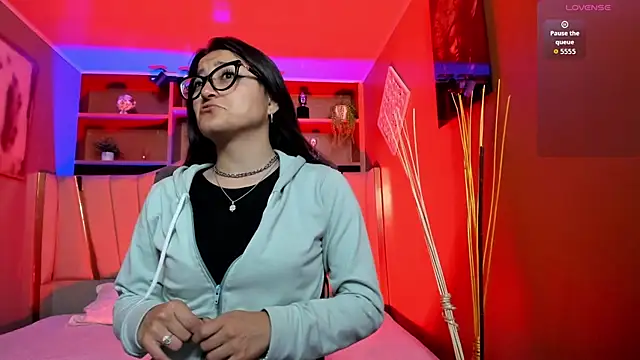 Lucy Williiams online show from 11-12-25, 12:05