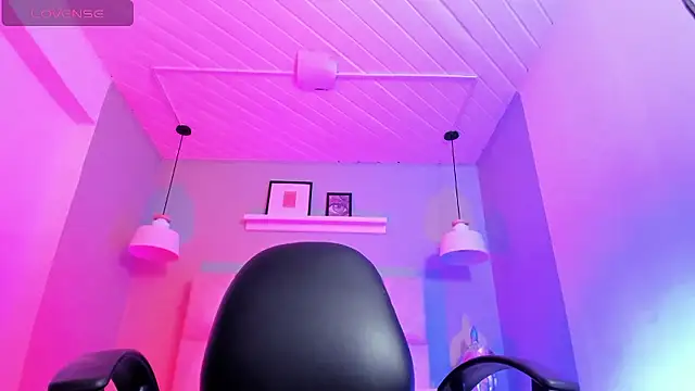 Lucy Williiams online show from 01-14-26, 07:30