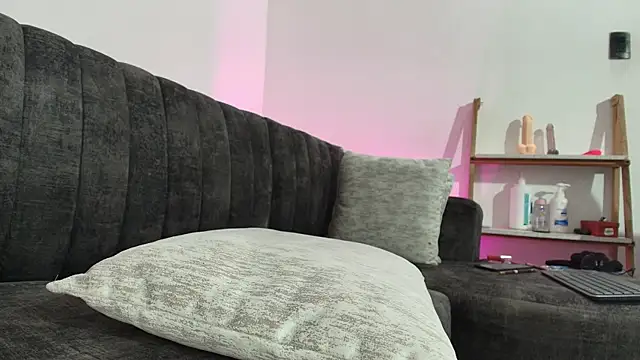 Snapshot of skinny_and_boyfriend chatting on 09-11-25, 04:40 skinny and boyfriend online show from 09-11-25, 04:40