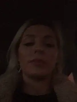 Snapshot of Diamond_Bunny_ chatting on 12-16-24, 01:11 Diamond Bunny online show from 12-16-24, 01:11