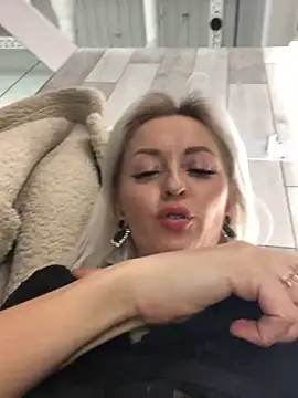 Snapshot of Diamond_Bunny_ chatting on 12-16-24, 04:16 Diamond Bunny online show from 12-16-24, 04:16