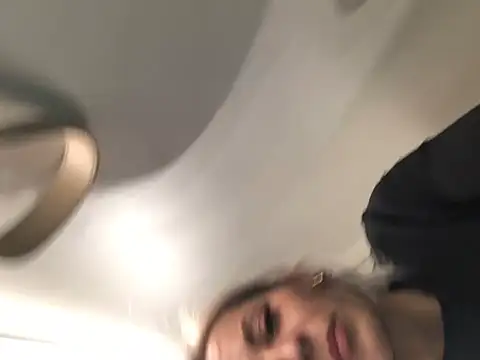 Snapshot of Diamond_Bunny_ chatting on 12-18-24, 06:03 Diamond Bunny online show from 12-18-24, 06:03