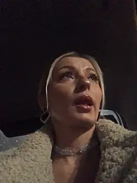 Snapshot of Diamond_Bunny_ chatting on 12-21-24, 03:20 Diamond Bunny online show from 12-21-24, 03:20