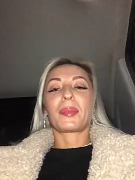 Snapshot of Diamond_Bunny_ chatting on 12-23-24, 02:07 Diamond Bunny online show from 12-23-24, 02:07