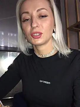 Snapshot of Diamond_Bunny_ chatting on 12-23-24, 05:11 Diamond Bunny online show from 12-23-24, 05:11