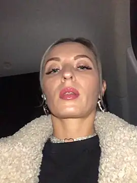 Snapshot of Diamond_Bunny_ chatting on 12-24-24, 03:16 Diamond Bunny online show from 12-24-24, 03:16