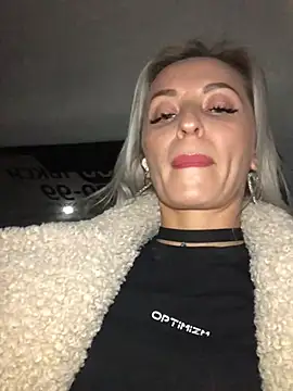 Snapshot of Diamond_Bunny_ chatting on 12-25-24, 04:00 Diamond Bunny online show from 12-25-24, 04:00