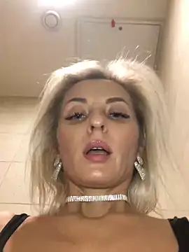 Snapshot of Diamond_Bunny_ chatting on 12-28-24, 03:37 Diamond Bunny online show from 12-28-24, 03:37