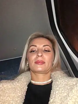 Snapshot of Diamond_Bunny_ chatting on 01-03-25, 03:33 Diamond Bunny online show from 01-03-25, 03:33