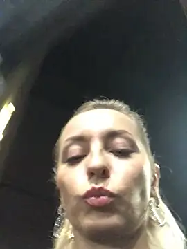 Snapshot of Diamond_Bunny_ chatting on 01-09-25, 05:11 Diamond Bunny online show from 01-09-25, 05:11