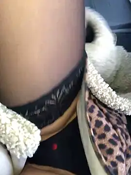 Snapshot of Diamond_Bunny_ chatting on 01-11-25, 10:29 Diamond Bunny online show from 01-11-25, 10:29