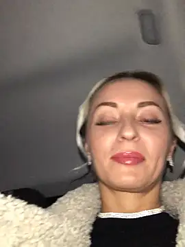 Snapshot of Diamond_Bunny_ chatting on 01-14-25, 03:15 Diamond Bunny online show from 01-14-25, 03:15