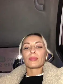 Snapshot of Diamond_Bunny_ chatting on 01-14-25, 06:28 Diamond Bunny online show from 01-14-25, 06:28