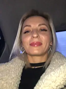 Snapshot of Diamond_Bunny_ chatting on 01-18-25, 01:51 Diamond Bunny online show from 01-18-25, 01:51