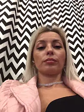 Snapshot of Diamond_Bunny_ chatting on 01-26-25, 05:02 Diamond Bunny online show from 01-26-25, 05:02