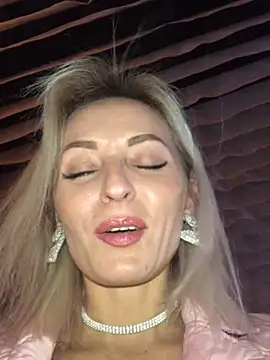 Snapshot of Diamond_Bunny_ chatting on 01-29-25, 05:24 Diamond Bunny online show from 01-29-25, 05:24