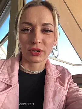 Snapshot of Diamond_Bunny_ chatting on 02-02-25, 01:41 Diamond Bunny online show from 02-02-25, 01:41