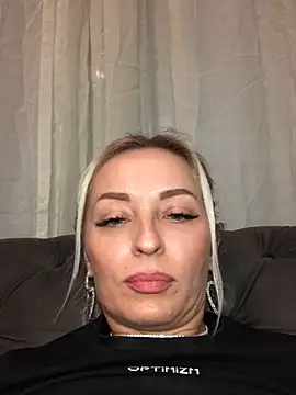 Snapshot of Diamond_Bunny_ chatting on 02-02-25, 05:04 Diamond Bunny online show from 02-02-25, 05:04