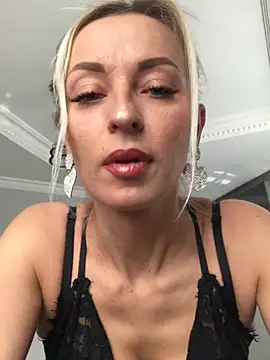 Snapshot of Diamond_Bunny_ chatting on 02-04-25, 09:49 Diamond Bunny online show from 02-04-25, 09:49