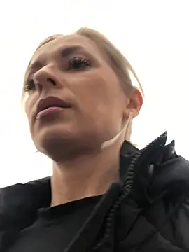 Snapshot of Diamond_Bunny_ chatting on 02-04-25, 02:32 Diamond Bunny online show from 02-04-25, 02:32