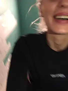 Snapshot of Diamond_Bunny_ chatting on 02-04-25, 05:34 Diamond Bunny online show from 02-04-25, 05:34