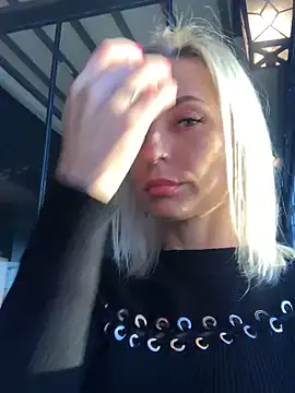 Snapshot of Diamond_Bunny_ chatting on 02-08-25, 02:38 Diamond Bunny online show from 02-08-25, 02:38