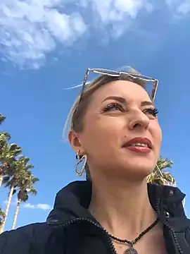 Snapshot of Diamond_Bunny_ chatting on 02-12-25, 12:33 Diamond Bunny online show from 02-12-25, 12:33