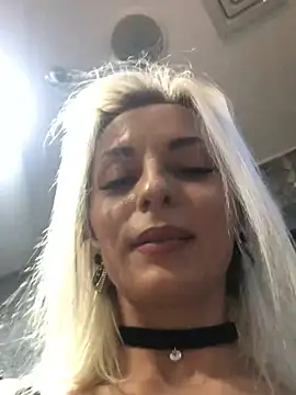 Snapshot of Diamond_Bunny_ chatting on 02-14-25, 12:03 Diamond Bunny online show from 02-14-25, 12:03