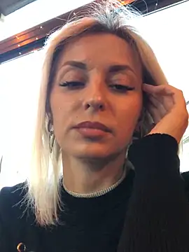 Snapshot of Diamond_Bunny_ chatting on 02-14-25, 03:05 Diamond Bunny online show from 02-14-25, 03:05