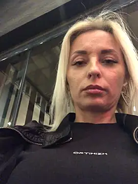 Snapshot of Diamond_Bunny_ chatting on 02-16-25, 04:21 Diamond Bunny online show from 02-16-25, 04:21