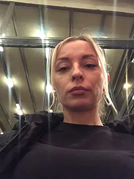 Snapshot of Diamond_Bunny_ chatting on 02-17-25, 05:32 Diamond Bunny online show from 02-17-25, 05:32