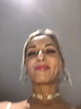 Snapshot of Diamond_Bunny_ chatting on 02-19-25, 04:00 Diamond Bunny online show from 02-19-25, 04:00