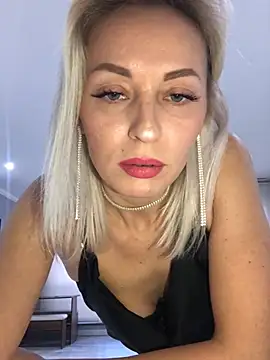 Snapshot of Diamond_Bunny_ chatting on 02-20-25, 03:41 Diamond Bunny online show from 02-20-25, 03:41