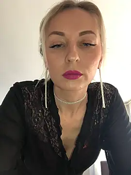 Snapshot of Diamond_Bunny_ chatting on 02-21-25, 01:00 Diamond Bunny online show from 02-21-25, 01:00