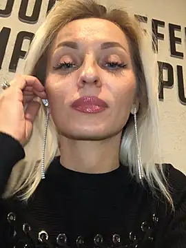 Snapshot of Diamond_Bunny_ chatting on 02-25-25, 04:00 Diamond Bunny online show from 02-25-25, 04:00