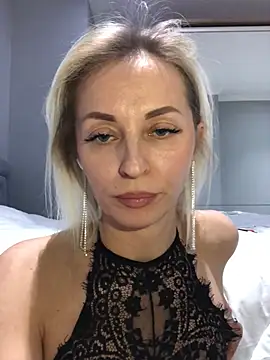 Snapshot of Diamond_Bunny_ chatting on 02-25-25, 07:14 Diamond Bunny online show from 02-25-25, 07:14