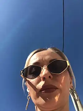 Snapshot of Diamond_Bunny_ chatting on 03-07-25, 11:40 Diamond Bunny online show from 03-07-25, 11:40