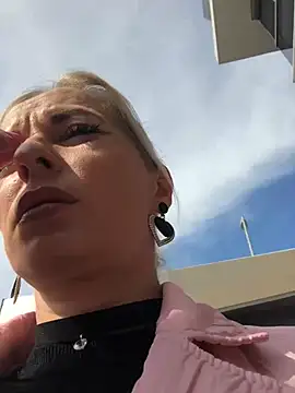 Snapshot of Diamond_Bunny_ chatting on 03-09-25, 12:31 Diamond Bunny online show from 03-09-25, 12:31