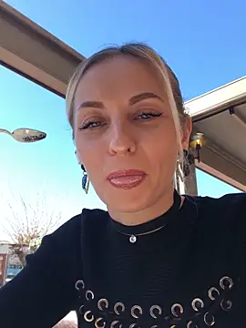 Snapshot of Diamond_Bunny_ chatting on 03-12-25, 12:47 Diamond Bunny online show from 03-12-25, 12:47