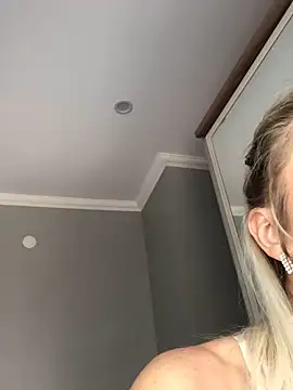 Snapshot of Diamond_Bunny_ chatting on 03-14-25, 09:46 Diamond Bunny online show from 03-14-25, 09:46