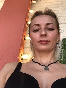 Snapshot of Diamond_Bunny_ chatting on 03-14-25, 12:51 Diamond Bunny online show from 03-14-25, 12:51