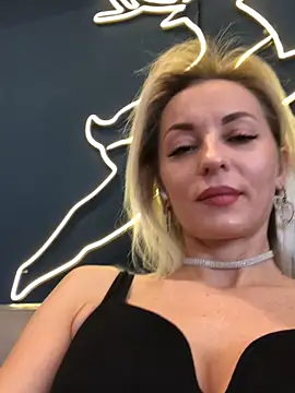 Snapshot of Diamond_Bunny_ chatting on 03-15-25, 12:45 Diamond Bunny online show from 03-15-25, 12:45