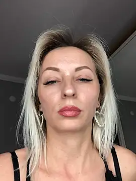 Snapshot of Diamond_Bunny_ chatting on 03-18-25, 03:53 Diamond Bunny online show from 03-18-25, 03:53