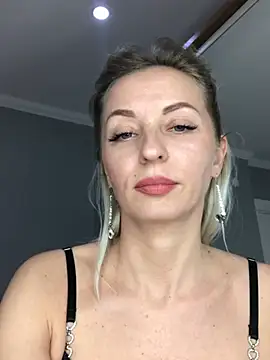 Snapshot of Diamond_Bunny_ chatting on 03-19-25, 06:55 Diamond Bunny online show from 03-19-25, 06:55