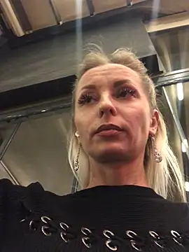 Snapshot of Diamond_Bunny_ chatting on 03-21-25, 04:51 Diamond Bunny online show from 03-21-25, 04:51